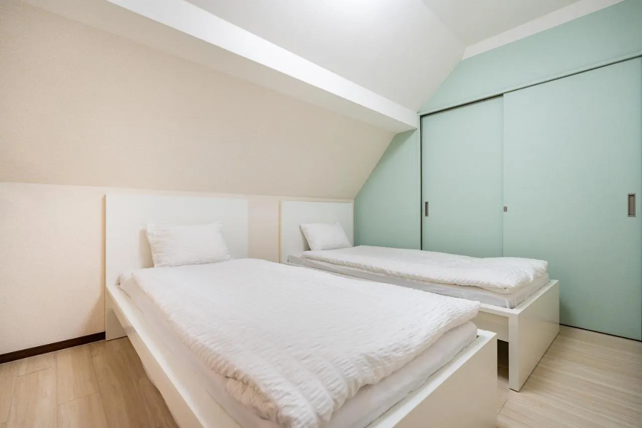 New!Twelve People/ Shin Ookubo 6Min/ Pocket Wifi Apartment Tokyo Japan